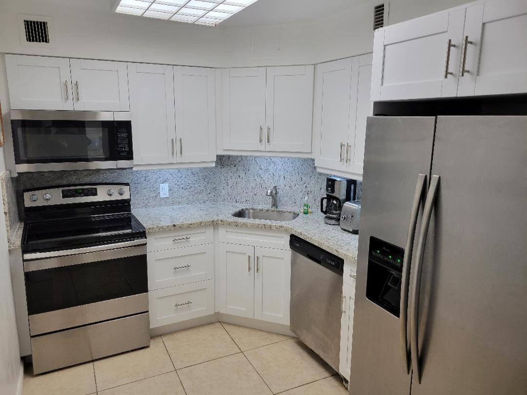 2 Bedroom 2 Bath Beachfront Condo On Miami Beach Millionaire Row Экстерьер фото