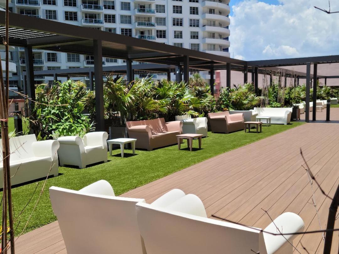 2 Bedroom 2 Bath Beachfront Condo On Miami Beach Millionaire Row Экстерьер фото